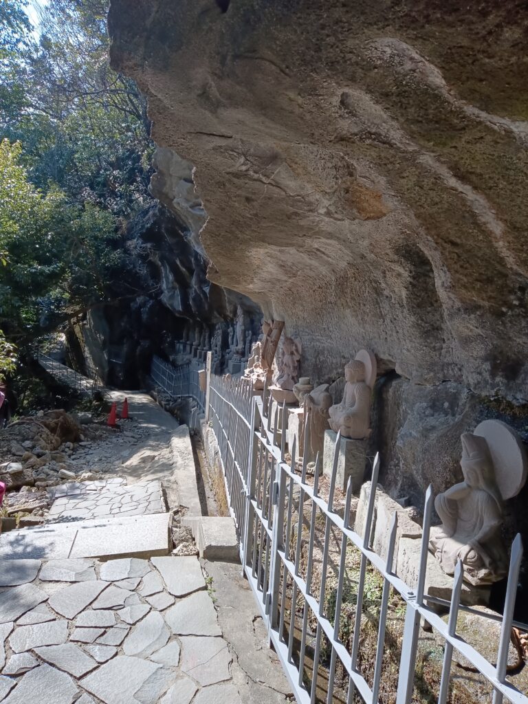 日本寺 千五百羅漢石像群